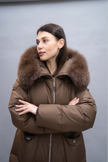 Куртка Elena store, с капюшоном- песец, коричневого цвета, удлиненной длины Es-9399