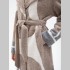 Весеннее пальто из экомеха с английским воротником бежевого цвета с принтом ES-7506