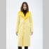 Весеннее пальто из экомеха с английским воротником желтого цвета под пояс ES-7597
