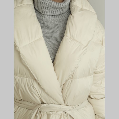 Женская куртка оверсайз фасона, средней длины, белая, 212-128
